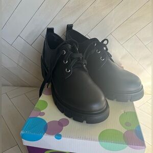 Women’s shoes size 9